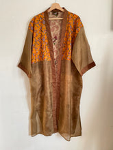 Ladda upp bild till gallerivisning, Sidenkimono ( One of a kind )