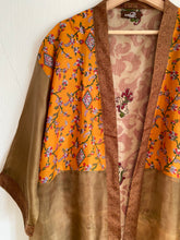 Ladda upp bild till gallerivisning, Sidenkimono ( One of a kind )