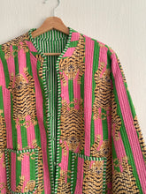 Ladda upp bild till gallerivisning, Vändbar quiltad jacka .M/L