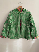 Ladda upp bild till gallerivisning, Vändbar quiltad jacka .M/L