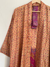 Ladda upp bild till gallerivisning, Sidenkimono ( One of a kind )
