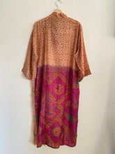Ladda upp bild till gallerivisning, Sidenkimono ( One of a kind )