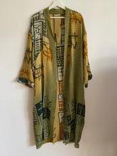 Ladda upp bild till gallerivisning, Crepe Silk kimono ( One- of a - Kind)