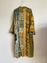 Ladda upp bild till gallerivisning, Crepe Silk kimono ( One- of a - Kind)