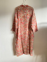 Ladda upp bild till gallerivisning, Crepe Silk kimono ( One- of a - Kind)