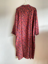 Ladda upp bild till gallerivisning, Crepe Silk kimono ( One- of a - Kind)