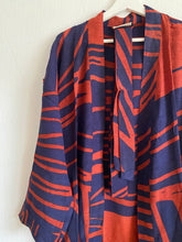 Ladda upp bild till gallerivisning, Crepe Silk kimono ( One- of a - Kind)