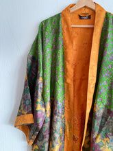 Ladda upp bild till gallerivisning, Sidenkimono ( One-of a-kind )