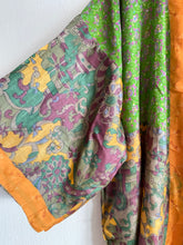 Ladda upp bild till gallerivisning, Sidenkimono ( One-of a-kind )