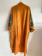 Ladda upp bild till gallerivisning, Sidenkimono ( One-of a-kind )