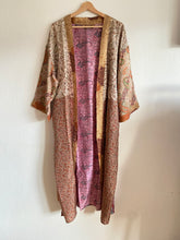 Ladda upp bild till gallerivisning, Sidenkimono ( One-of a-kind )