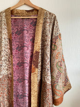 Ladda upp bild till gallerivisning, Sidenkimono ( One-of a-kind )