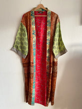 Ladda upp bild till gallerivisning, Sidenkimono ( One-of a-kind )