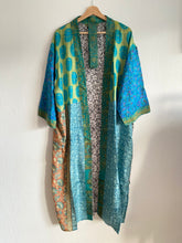 Ladda upp bild till gallerivisning, Sidenkimono ( One-of a-kind )