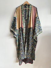 Ladda upp bild till gallerivisning, Sidenkimono ( One-of a-kind )