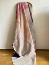 Ladda upp bild till gallerivisning, Vintage kantha Saaripläd / överkast