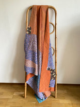 Ladda upp bild till gallerivisning, Vintage kantha Saaripläd / överkast