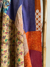 Ladda upp bild till gallerivisning, Vintage kantha Saaripläd / överkast