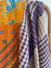 Ladda upp bild till gallerivisning, Vintage kantha Saaripläd / överkast
