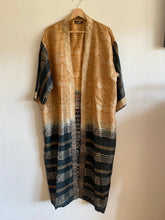 Ladda upp bild till gallerivisning, Sidenkimono ( One-of a-kind )