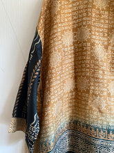 Ladda upp bild till gallerivisning, Sidenkimono ( One-of a-kind )