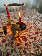 Ladda upp bild till gallerivisning, Bordsduk Margarita Red (Handtryckt)