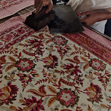 Ladda upp bild till gallerivisning, Bordsduk Paradise Rosa (Handtryckt)