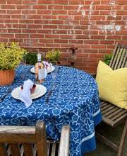 Ladda upp bild till gallerivisning, Bordsduk Paradise Blue (Handtryckt)