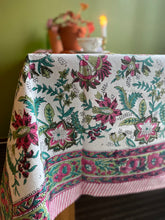 Ladda upp bild till gallerivisning, Bordsduk Paradise Rosa (Handtryckt)
