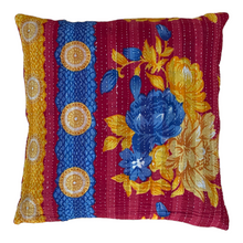 Ladda upp bild till gallerivisning, Vintage Kantha Kuddfodral (One-of-a kind)