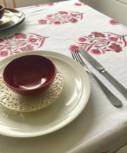 Ladda upp bild till gallerivisning, Bordsduk Summer Rose (Handtryckt)