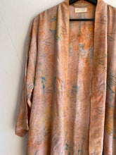 Ladda upp bild till gallerivisning, Crepe silk kimono ( One- of a - Kind)
