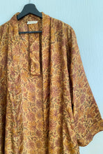 Ladda upp bild till gallerivisning, Sidenkimono ( One of a kind )
