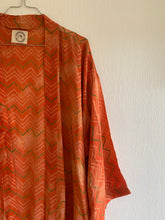Ladda upp bild till gallerivisning, Crepe silk kimono (One-of a-Kind)

