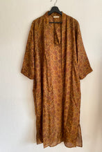 Ladda upp bild till gallerivisning, Sidenkimono ( One of a kind )
