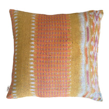 Ladda upp bild till gallerivisning, Vintage Kantha Kuddfodral (One-of-a kind)
