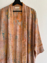 Ladda upp bild till gallerivisning, Crepe silk kimono ( One- of a - Kind)
