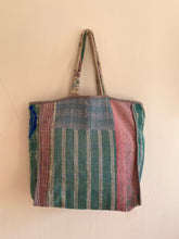 Ladda upp bild till gallerivisning, Vintage kantha väska
