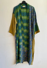 Ladda upp bild till gallerivisning, Crepe silk kimono ( One- of a - Kind)
