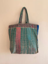 Ladda upp bild till gallerivisning, Vintage kantha väska
