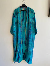 Ladda upp bild till gallerivisning, Crepe silk kimono ( One- of a - Kind)

