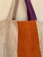 Ladda upp bild till gallerivisning, Vintage kantha väska
