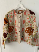 Ladda upp bild till gallerivisning, Vintage kantha Suzani jacka M/L
