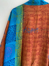 Ladda upp bild till gallerivisning, Crepe silk kimono ( One- of a - Kind)
