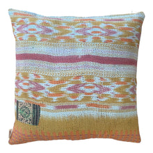 Ladda upp bild till gallerivisning, Vintage Kantha Kuddfodral (One-of-a kind)
