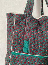 Ladda upp bild till gallerivisning, Quiltad sidenväska One- of a - kind
