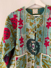 Ladda upp bild till gallerivisning, Vintage kantha Suzani jacka M/L
