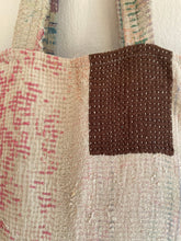 Ladda upp bild till gallerivisning, Vintage kantha väska
