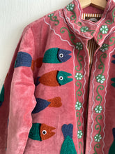 Ladda upp bild till gallerivisning, Embroidered Velvet jacket
