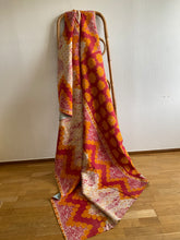Ladda upp bild till gallerivisning, Vintage kantha  Saaripläd / överkast
